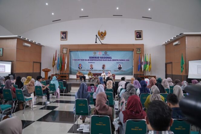 
					Apoteker Siap Songsong Wajib Halal Farmasi 2026