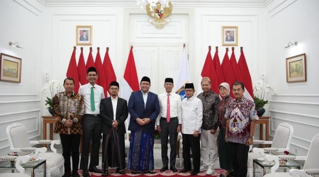 Ketua MUI DKI Jakarta, Ir H MH Bahaudin membersamai Pimpinan MUI DKI dan Pj Gubernur DKI Heru Budi Hartono