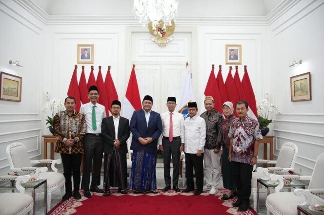 
					Ketua MUI DKI Jakarta, Ir H MH Bahaudin membersamai Pimpinan MUI DKI dan Pj Gubernur DKI Heru Budi Hartono