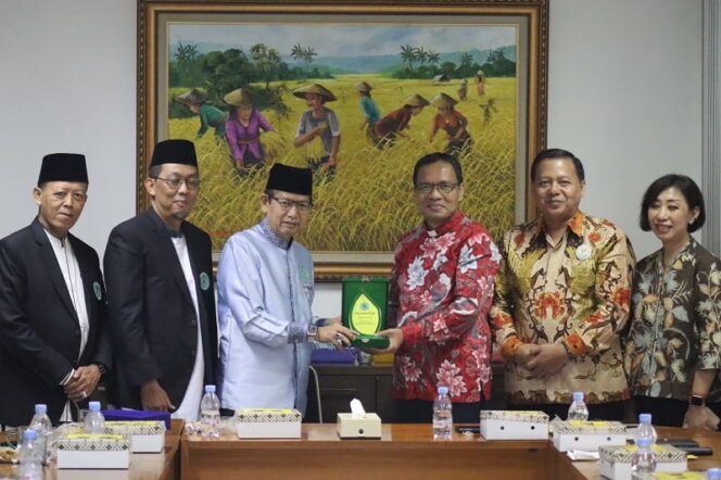
					Bidang Ukhuwah Islamiyah dan Kerukunan Umat Beragama (KUB) Majelis Ulama Indonesia (MUI) DKI Jakarta menyambangi Keuskupan Agung Jakarta (KAJ). (Foto: FKUB)