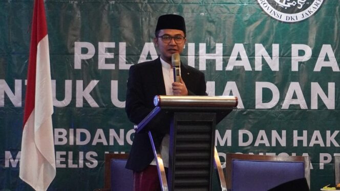 
					Sekretaris Umum MUI DK Jakarta KH. Auza'i Mahfudz