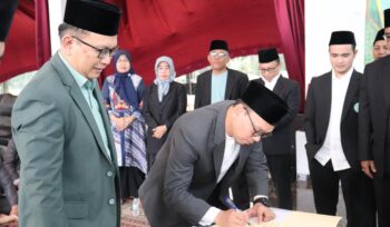 Lembaga Pengkajian Pangan, Obat-obatan dan Kosmetika (LPPOM) DKI Jakarta menjalin kerja sama strategis dengan Badan Pendidikan Kader Ulama (BP PKU) MUI DKI Jakarta dalam rangka memperkuat peran MUI dalam pelayanan umat, (18/08/25).
Foto : MUI Jakarta