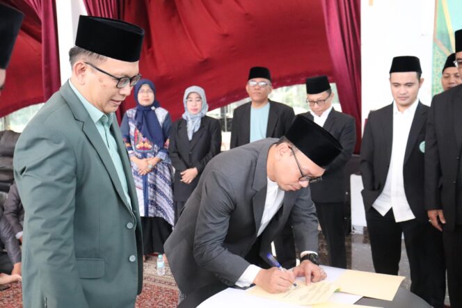 
					Lembaga Pengkajian Pangan, Obat-obatan dan Kosmetika (LPPOM) DKI Jakarta menjalin kerja sama strategis dengan Badan Pendidikan Kader Ulama (BP PKU) MUI DKI Jakarta dalam rangka memperkuat peran MUI dalam pelayanan umat, (18/08/25).
Foto : MUI Jakarta