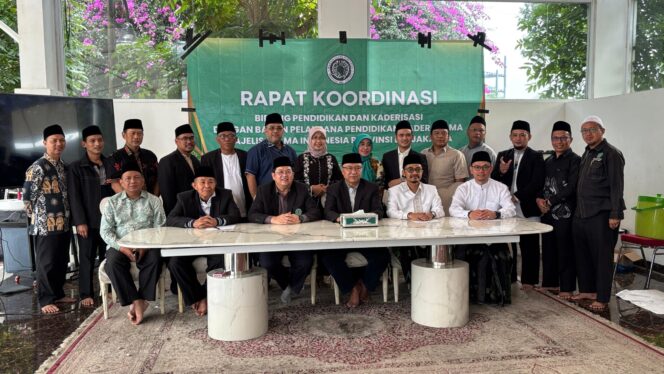 
					Majelis Ulama Indonesia (MUI) DKI Jakarta khususnya di sektor pendidikan pada Senin-Rabu, 18-20 Agustus 2025 laksanakan Rapat Koordinasi (Rakor) Bidang Pendidikan & Kaderisasi bersama Badan Pelaksana Pendidikan Kader Ulama (BP-PKU) di Villa Castle Puncak Bogor.
Foto: MUI Jakarta