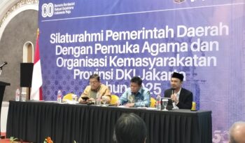 Sekretaris Umum Majelis Ulama Indonesia (MUI) Provinsi DKI Jakarta KH Auzai Mahfudz menjadi salah satu narasumber dalam kegiatan Silaturahmi Pemerintah Daerah dengan Pemuka Agama dan Organisasi Kemasyarakatan yang digagas oleh Badan Kesatuan Bangsa dan Politik (Kesbangpol) DKI Jakarta, Senin (25/08/25)
Foto: MUI Jakarta