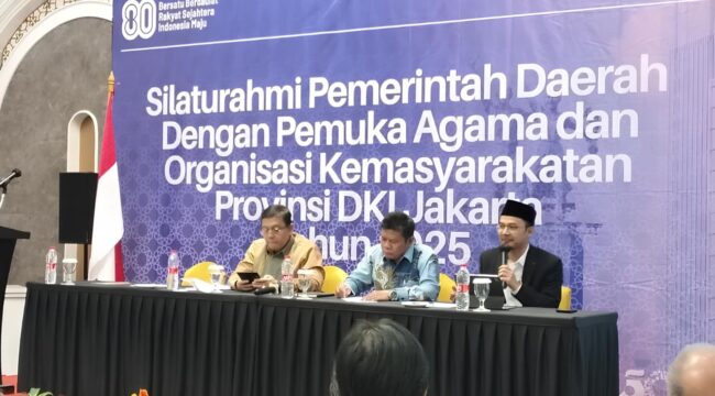 Sekretaris Umum Majelis Ulama Indonesia (MUI) Provinsi DKI Jakarta KH Auzai Mahfudz menjadi salah satu narasumber dalam kegiatan Silaturahmi Pemerintah Daerah dengan Pemuka Agama dan Organisasi Kemasyarakatan yang digagas oleh Badan Kesatuan Bangsa dan Politik (Kesbangpol) DKI Jakarta, Senin (25/08/25)
Foto: MUI Jakarta