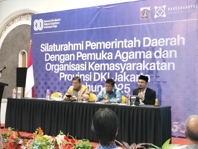 
					Sekretaris Umum Majelis Ulama Indonesia (MUI) Provinsi DKI Jakarta KH Auzai Mahfudz menjadi salah satu narasumber dalam kegiatan Silaturahmi Pemerintah Daerah dengan Pemuka Agama dan Organisasi Kemasyarakatan yang digagas oleh Badan Kesatuan Bangsa dan Politik (Kesbangpol) DKI Jakarta, Senin (25/08/25)
Foto: MUI Jakarta