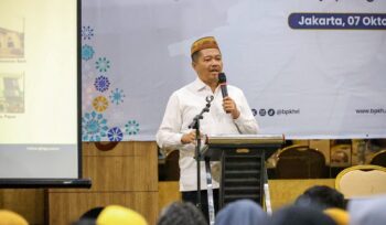 Majelis Ulama Indonesia (MUI) Provinsi DKI Jakarta melalui Ketua Bidang Ekonomi, KH. MH. Bahaudin atau akrab disapa Gus Baha, meminta Badan Gizi Nasional (BGN) agar melaksanakan program Sentra Pangan dan Pemberian Gizi (SPPG) secara profesional, higienis, dan berbasis partisipasi masyarakat, serta segera menyusun Juklak–Juknis khusus untuk wilayah DKI Jakarta.
(08/10/25)
Foto: MUI DKI
