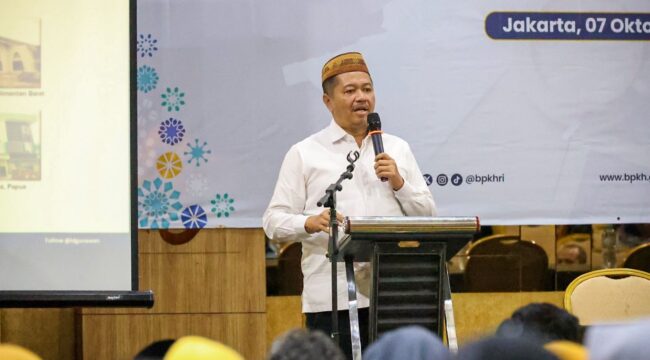 Majelis Ulama Indonesia (MUI) Provinsi DKI Jakarta melalui Ketua Bidang Ekonomi, KH. MH. Bahaudin atau akrab disapa Gus Baha, meminta Badan Gizi Nasional (BGN) agar melaksanakan program Sentra Pangan dan Pemberian Gizi (SPPG) secara profesional, higienis, dan berbasis partisipasi masyarakat, serta segera menyusun Juklak–Juknis khusus untuk wilayah DKI Jakarta.
(08/10/25)
Foto: MUI DKI