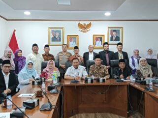 MUI DKI Jakarta Gelar FGD di Balai Kota untuk Rumuskan Rekomendasi Kebijakan Pencegahan Tawuran Remaja Berbasis Nilai Keagamaan
Foto: MUI Jakarta
