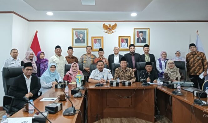 
					MUI DKI Jakarta Gelar FGD di Balai Kota untuk Rumuskan Rekomendasi Kebijakan Pencegahan Tawuran Remaja Berbasis Nilai Keagamaan
Foto: MUI Jakarta
