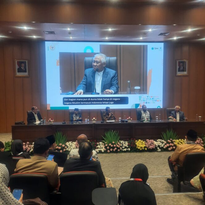 
					Ketua Bidang Kerjasama Luar Negeri (KLN) MUI DKI Jakarta, Dr. Mohammad Idrus, menghadiri Asia Pacific Conference for Palestine yang diselenggarakan pada 8 November 2025 di Gedung Nusantara, MPR/DPR RI, Jakarta
Foto: MUI DKI Jakarta